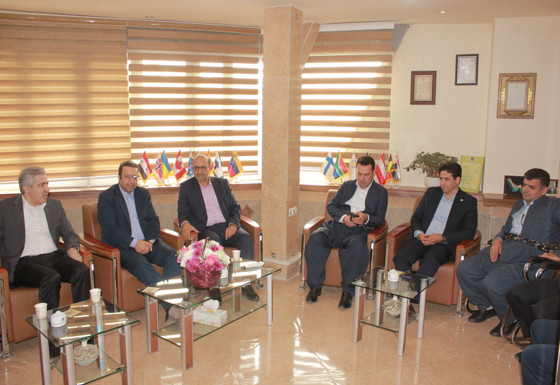 حمایت بانک صادرات از اهداف و برنامه‌های بنیاد توسعه‌ی کردستان 