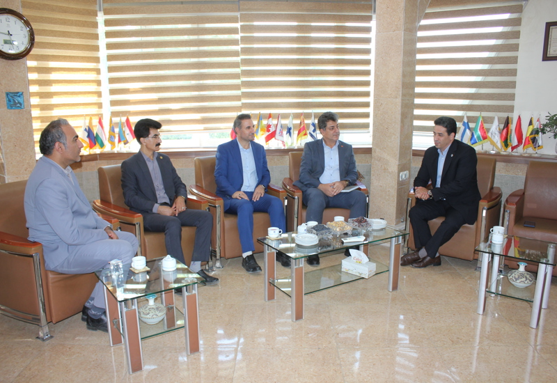 مدیر امور شعب بانک ملت استان کردستان با رئیس اتاق بازرگانی سنندج دیدار کرد. 