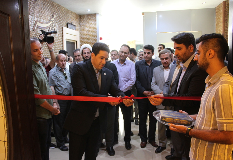 به همت اتاق بازرگانی سنندج اولین نمایشگاه عکس با موضوع صنعت در کردستان آغاز به کار کرد