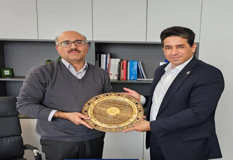 در دیدار رئیس اتاق بازرگانی سنندج و مدیرعامل پتروشیمی کردستان بر ضرورت همکاری‌ میان دو طرف تاکید شد؛